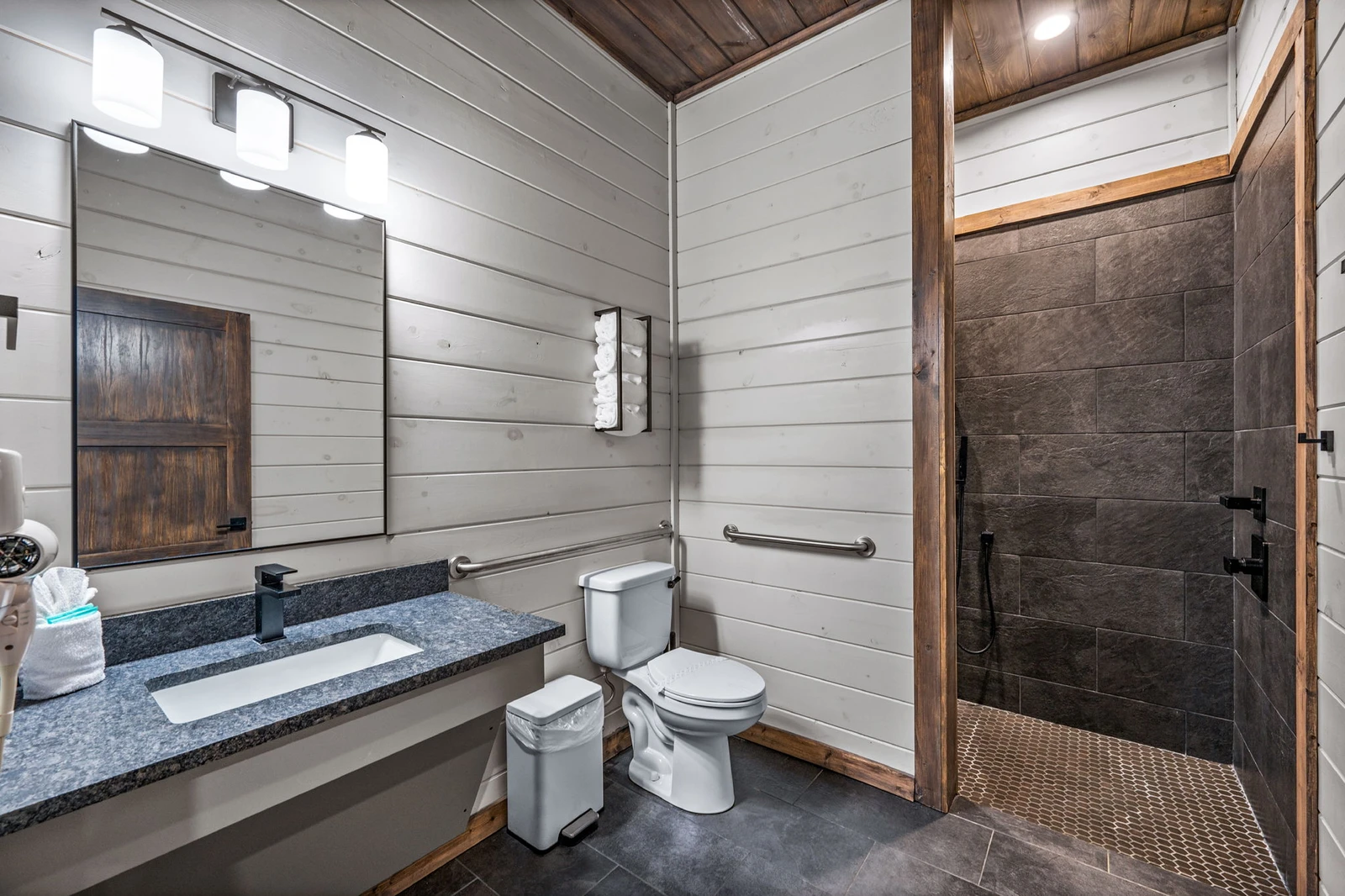 LUCID DREAMS LODGE