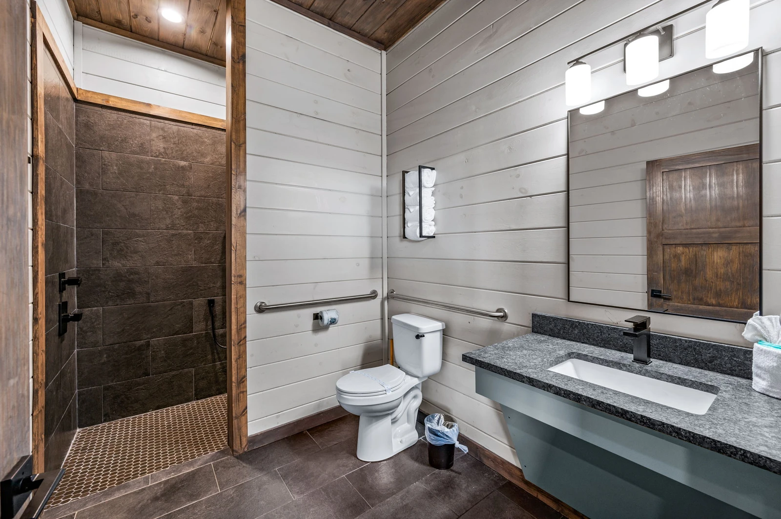 LUCID DREAMS LODGE