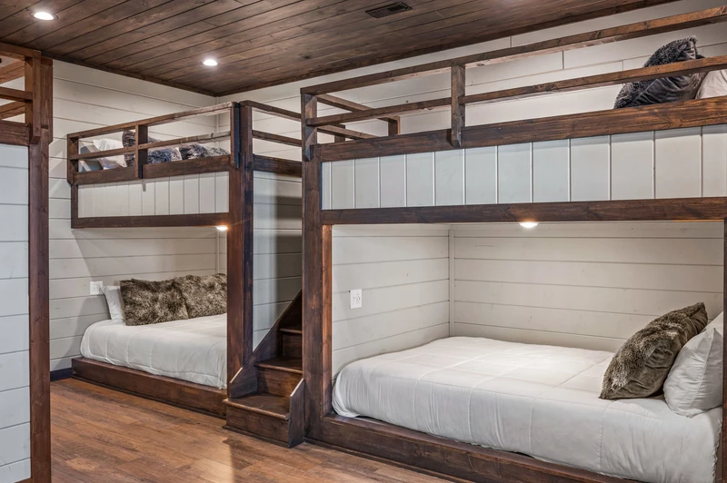 LUCID DREAMS LODGE
