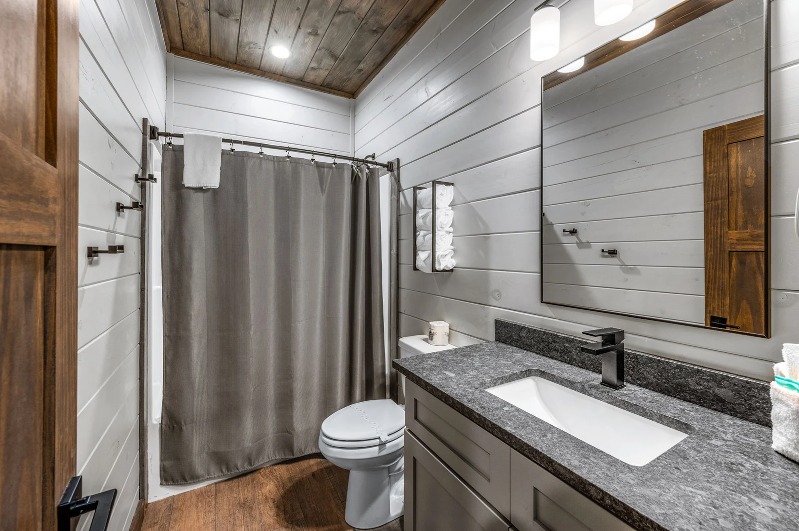 LUCID DREAMS LODGE