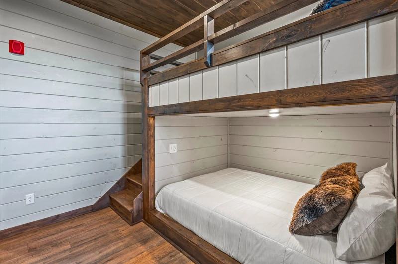 LUCID DREAMS LODGE