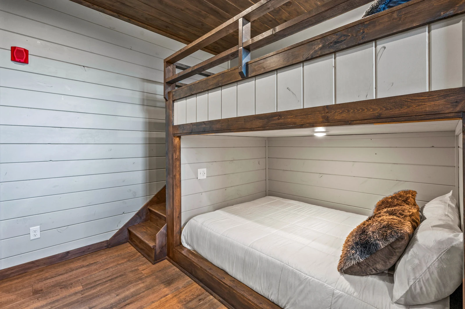 LUCID DREAMS LODGE