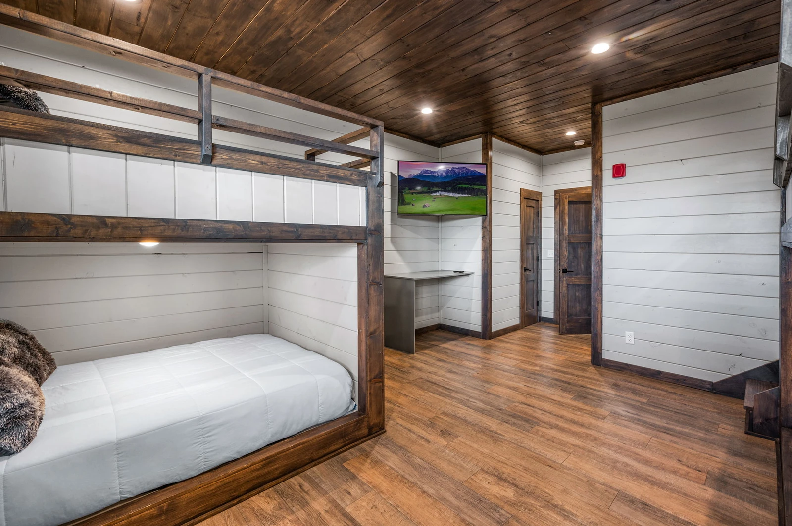 LUCID DREAMS LODGE