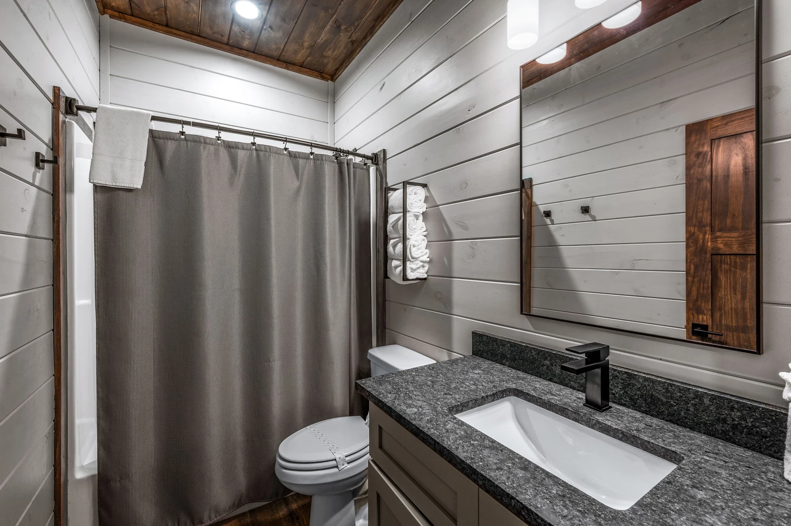 LUCID DREAMS LODGE