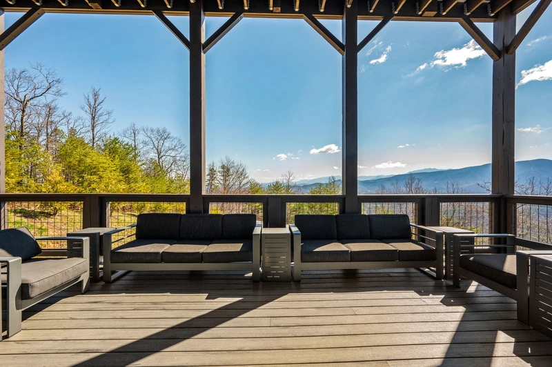 LUCID DREAMS LODGE