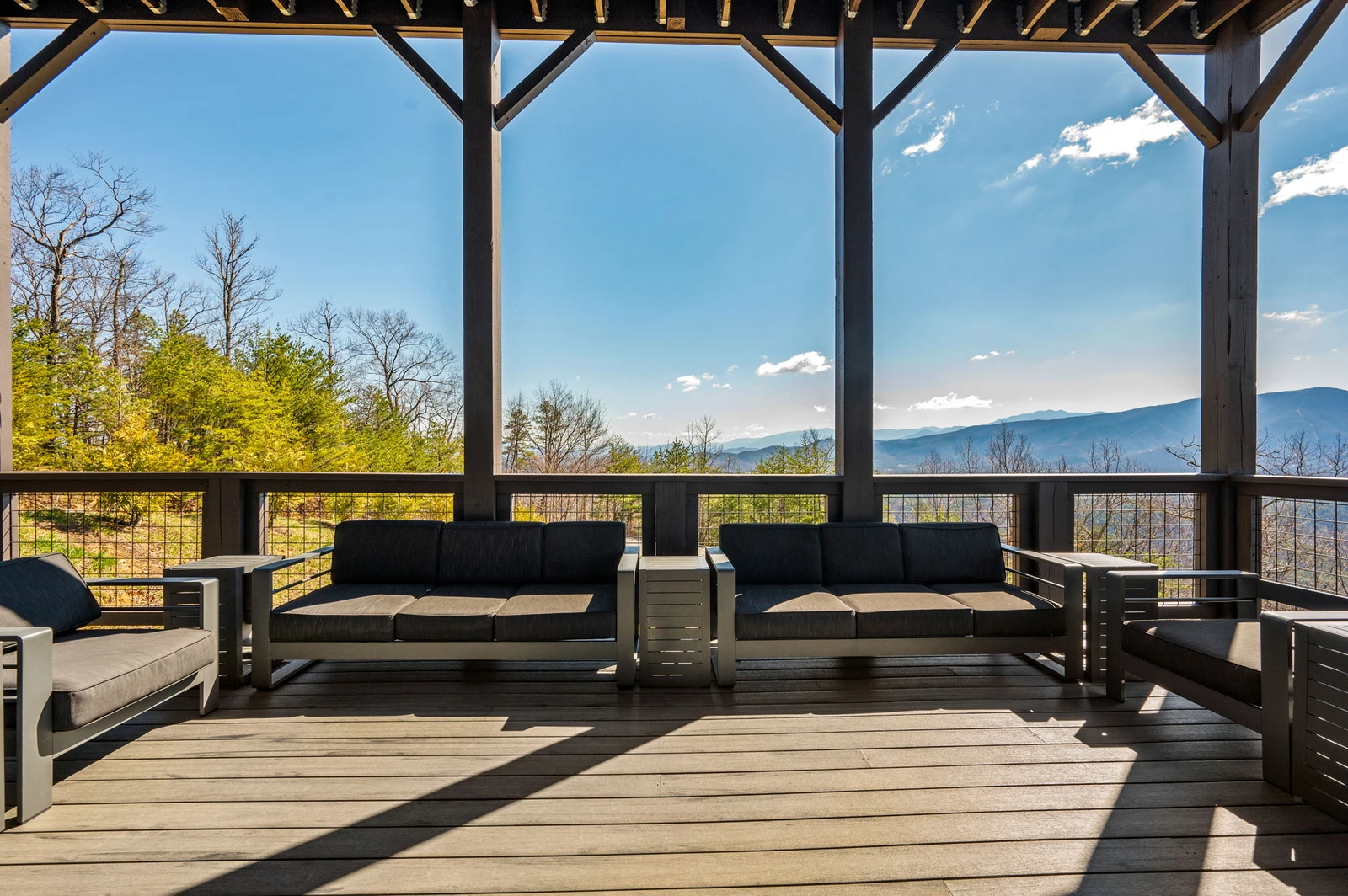 LUCID DREAMS LODGE