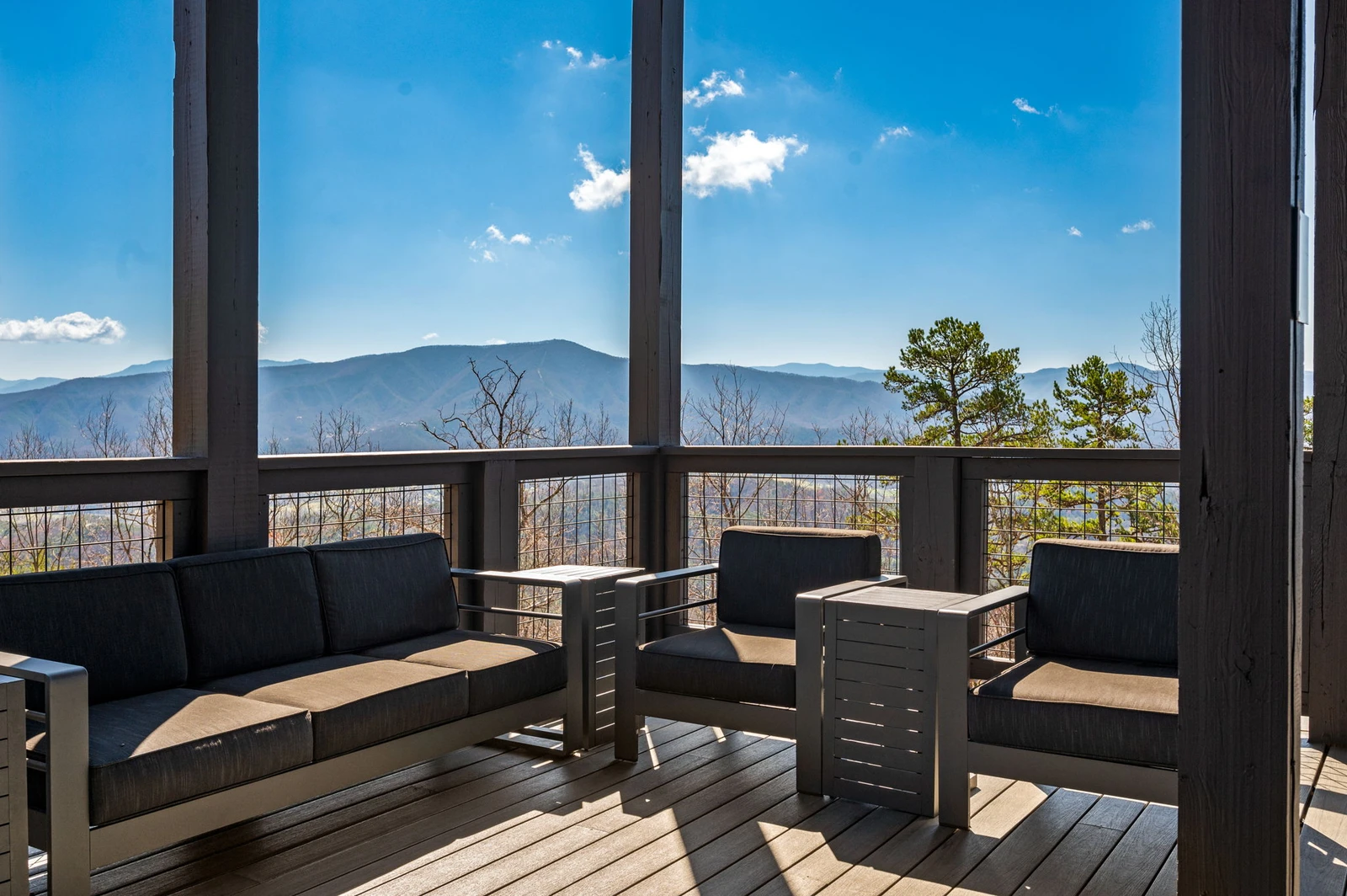 LUCID DREAMS LODGE