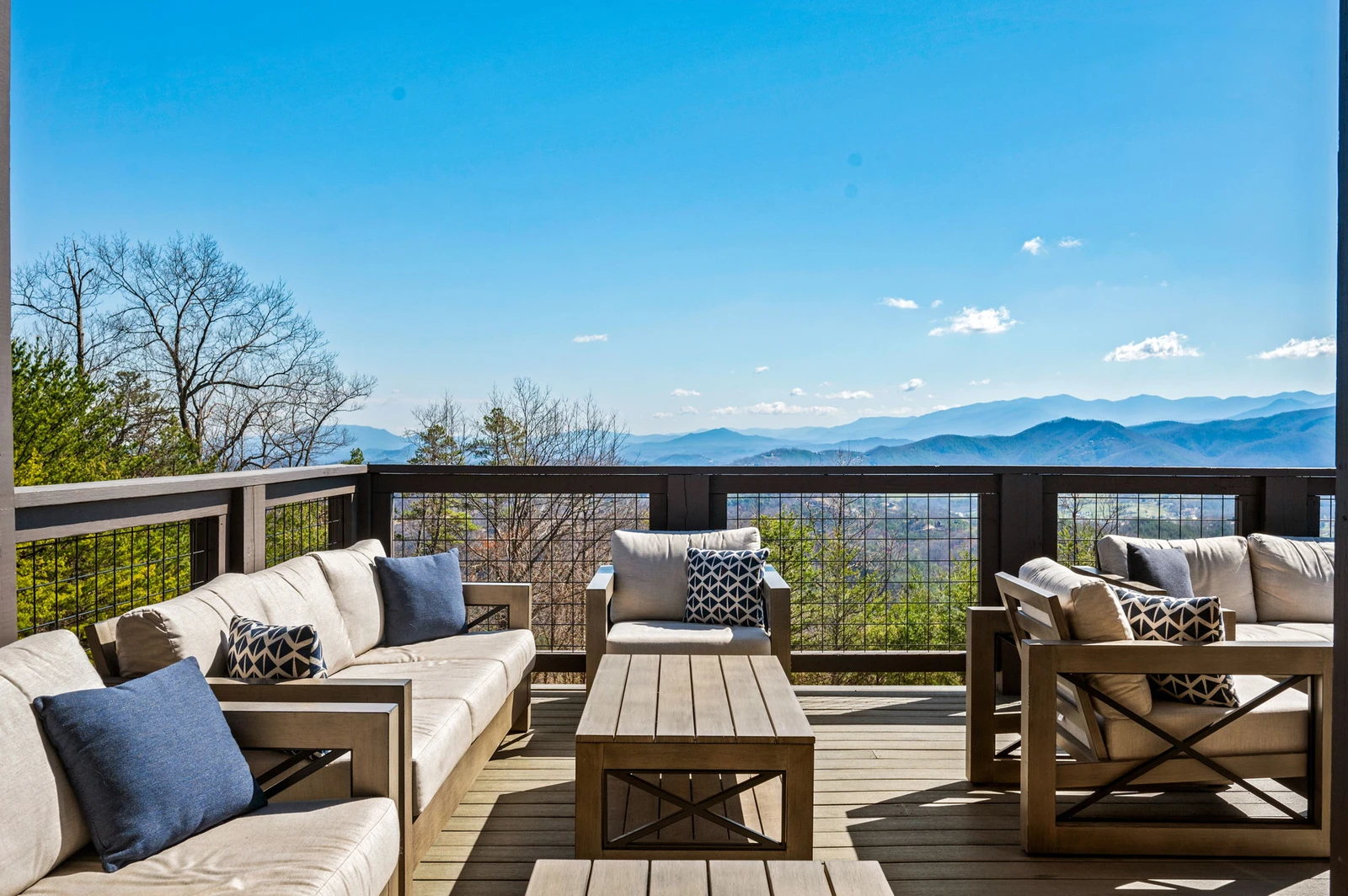 LUCID DREAMS LODGE
