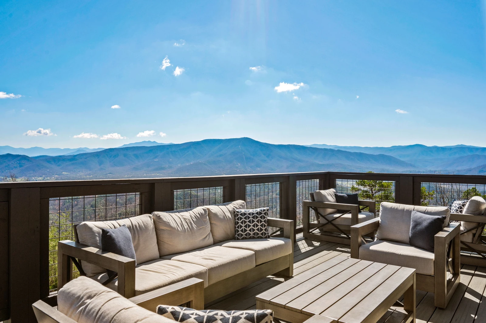 LUCID DREAMS LODGE