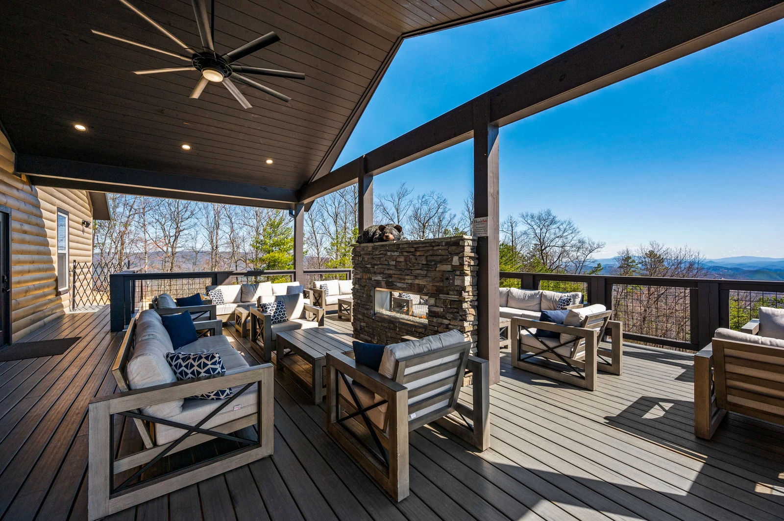 LUCID DREAMS LODGE