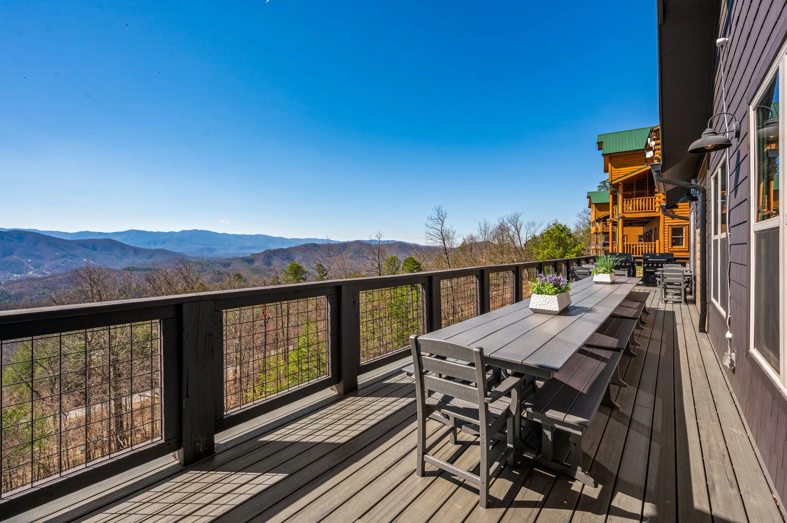 LUCID DREAMS LODGE