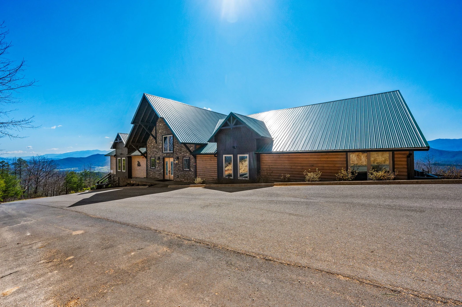 LUCID DREAMS LODGE