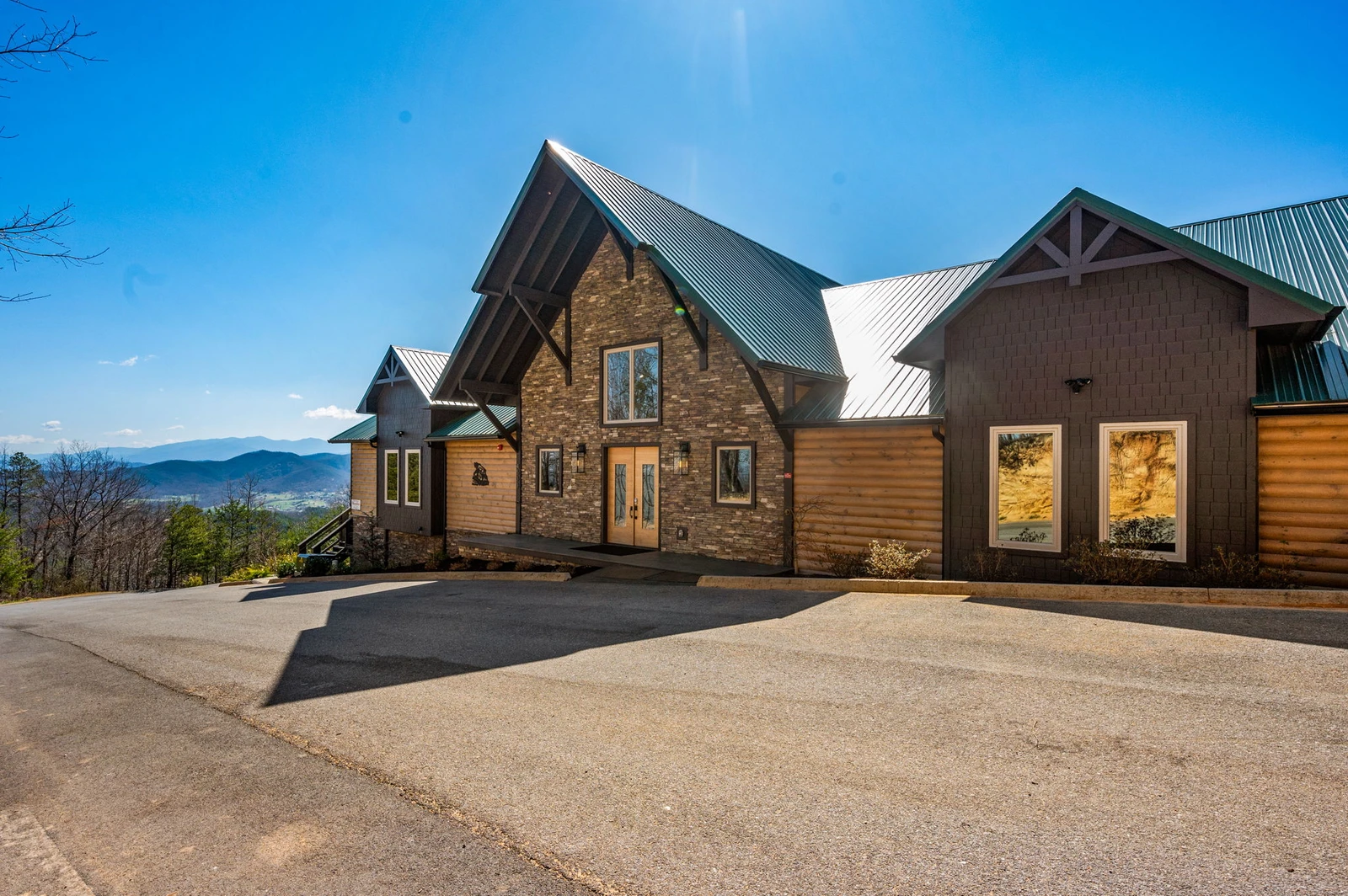 LUCID DREAMS LODGE