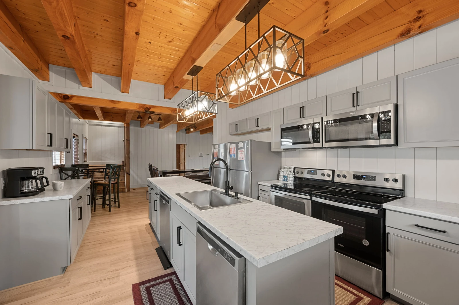 MOUNTAIN BREEZE MANOR