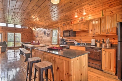 MOUNTAIN POOL LODGE