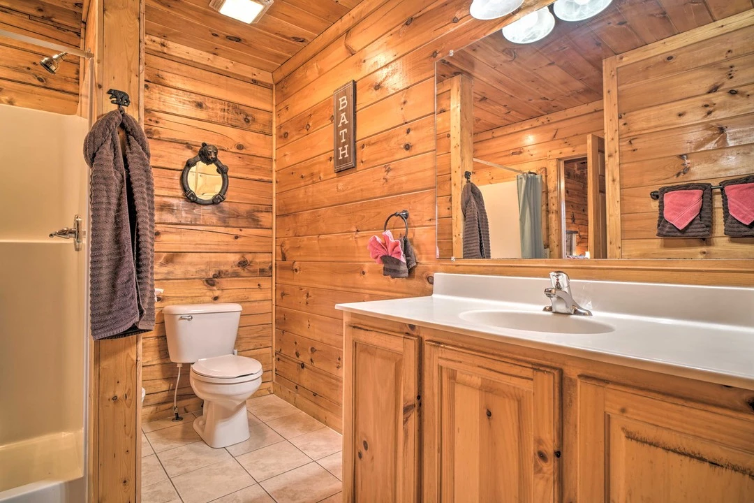 MOUNTAIN POOL LODGE