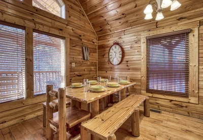 SMOKY BEAR MANOR