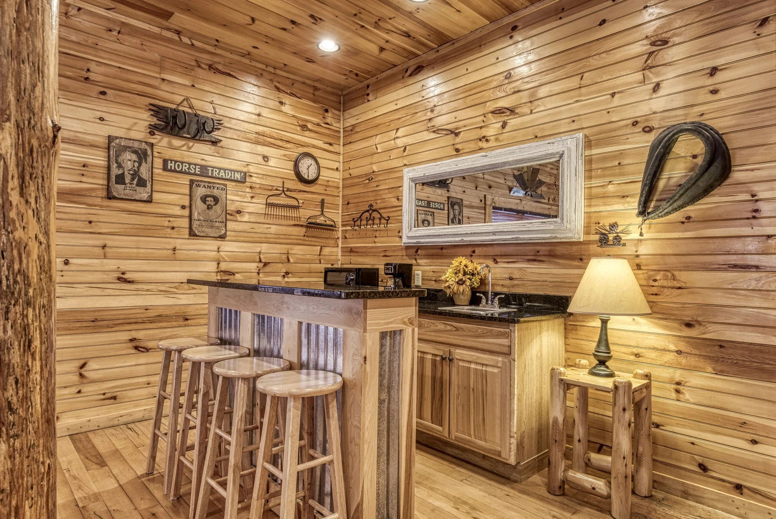 SMOKY BEAR MANOR