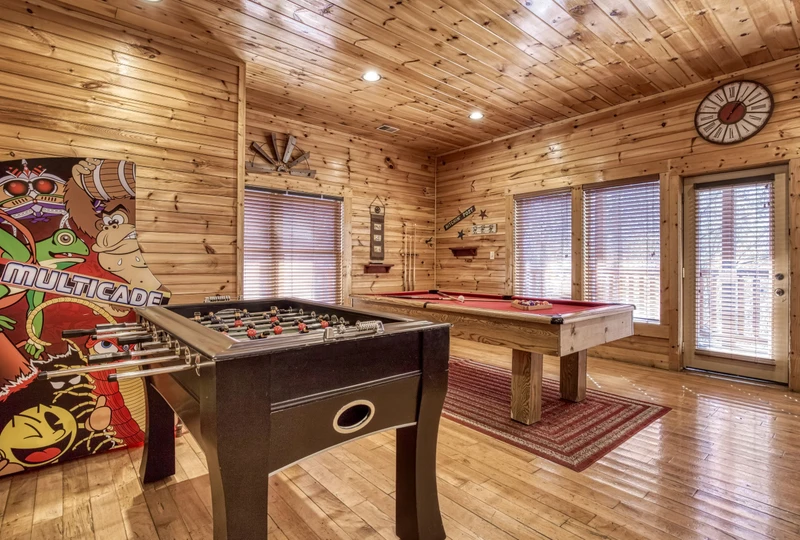 SMOKY BEAR MANOR