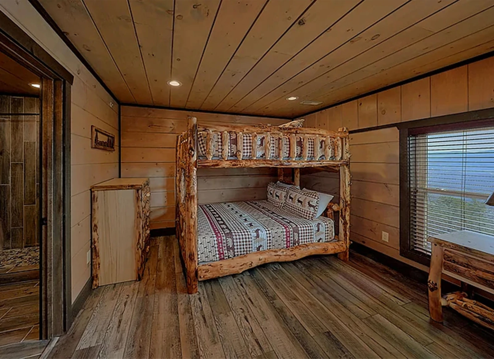 ROOF TOP LODGE