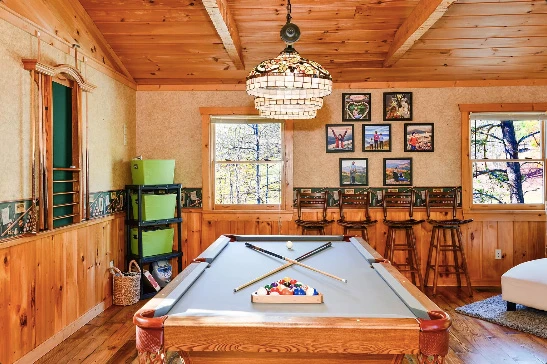 THE BEAR-EEY LODGE