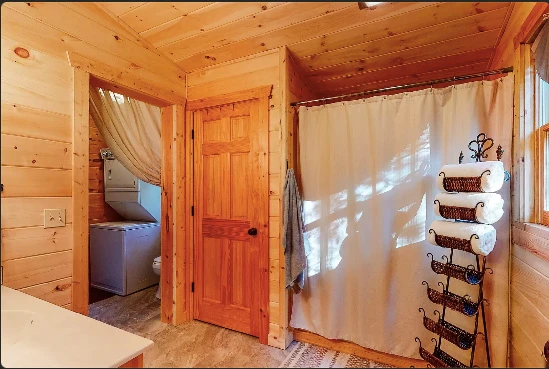 THE BEAR-EEY LODGE