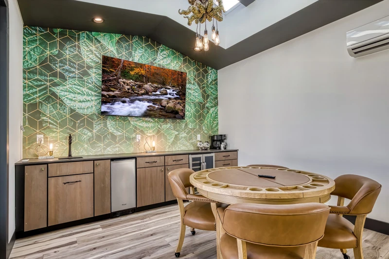 SUMMIT BROWNSTONE RETREAT