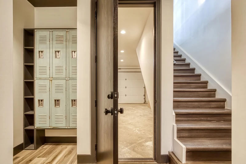 SUMMIT BROWNSTONE RETREAT