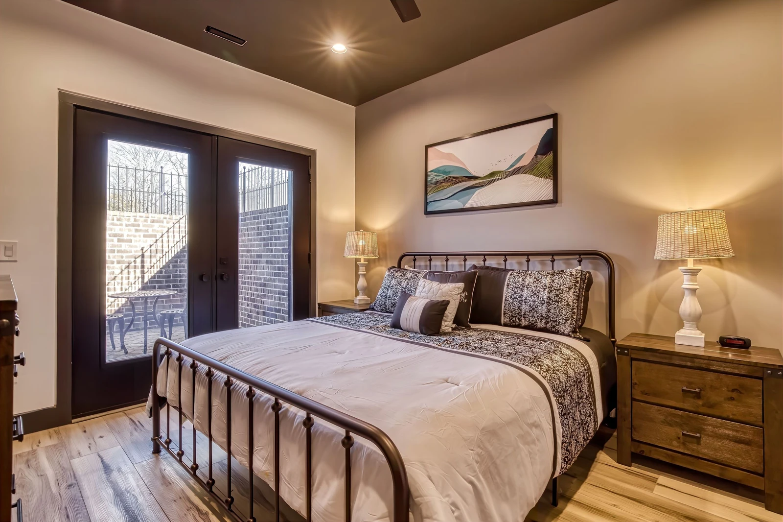 SUMMIT BROWNSTONE RETREAT