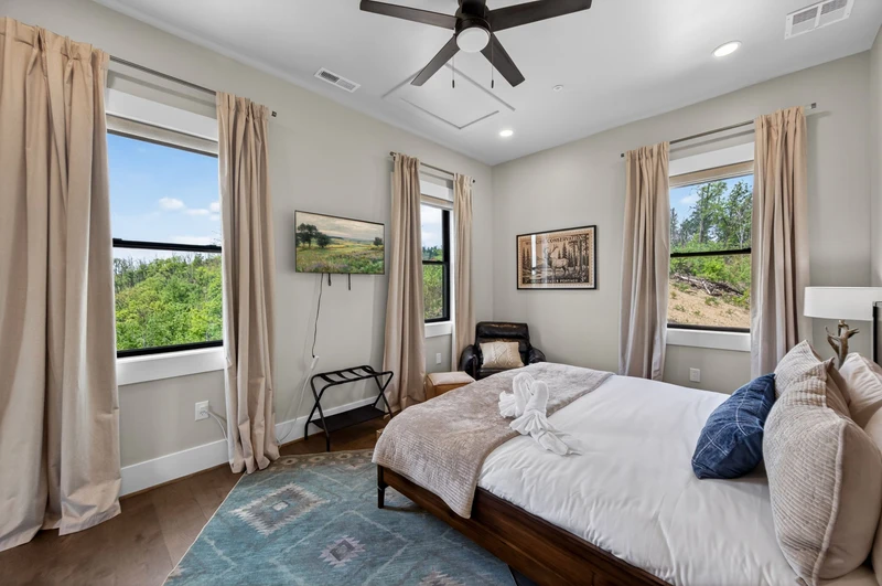 THE GRAND VIEW