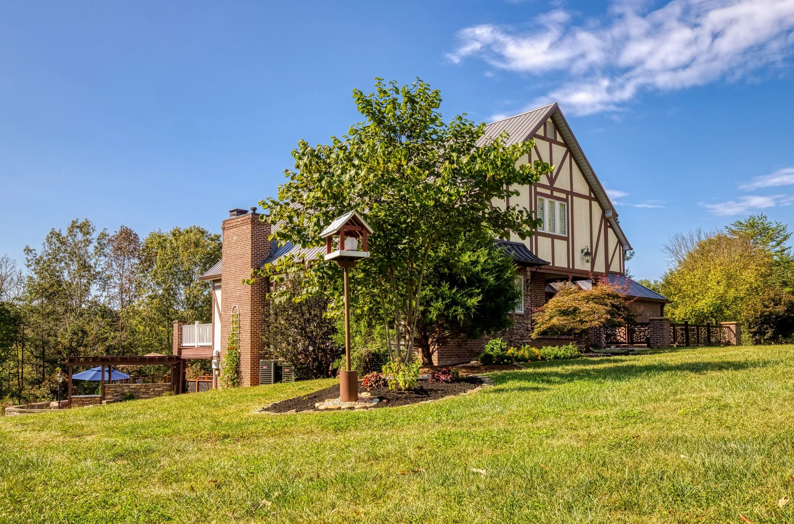 TUDOR ROSE LODGE