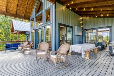 YONDER MOUNTAIN LODGE