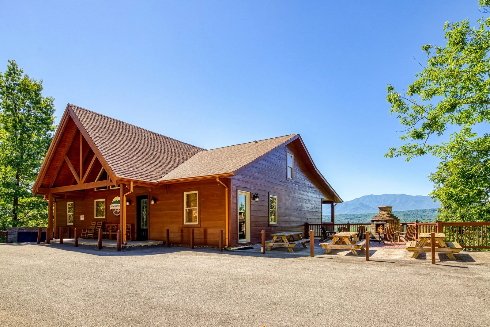 SUMMIT VISTA LODGE