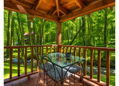 CREEKVIEW GETAWAY