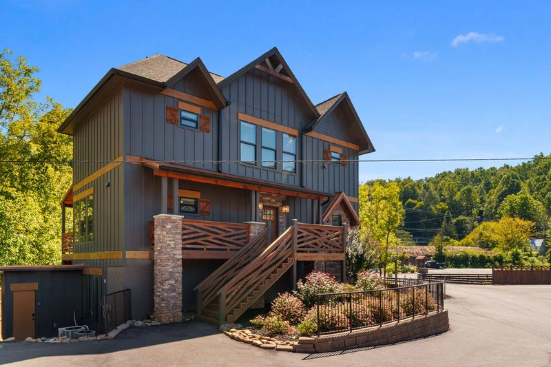 BEAR CREEK LODGE